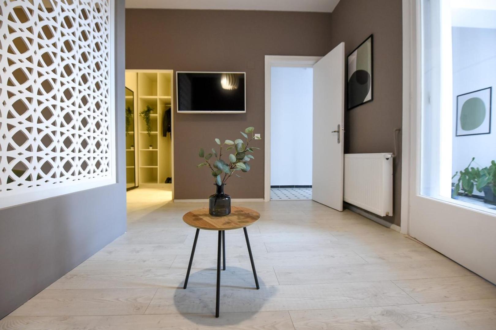 Centrally Located 1br Retreat Near Sala Palatului Apartment *