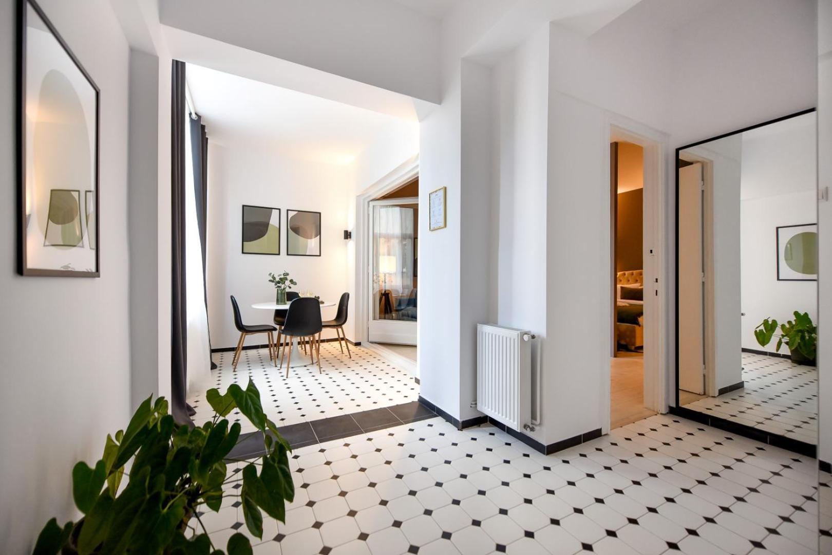 Centrally Located 1br Retreat Near Sala Palatului Apartment